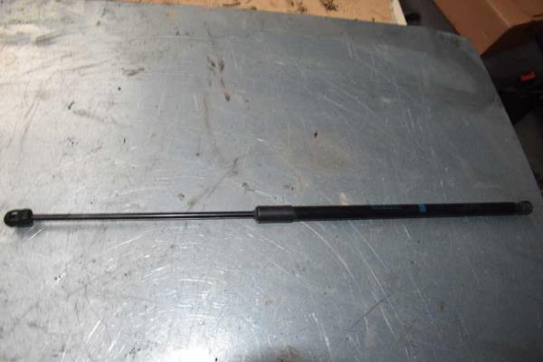 VERIN MERCEDES GLA - Vue 1